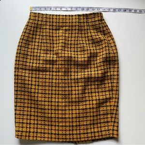 Yellow high waist skirt.